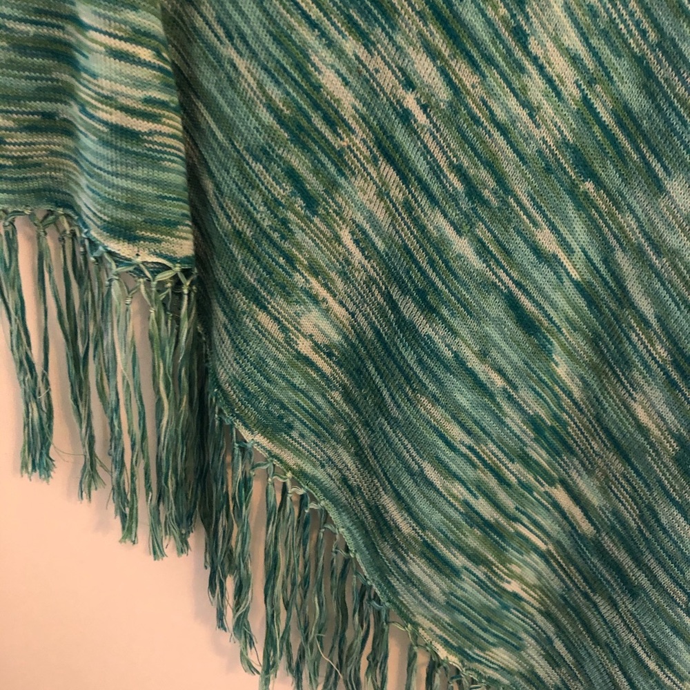 BCBG Beautiful Soft Sweater Ponco Shawl